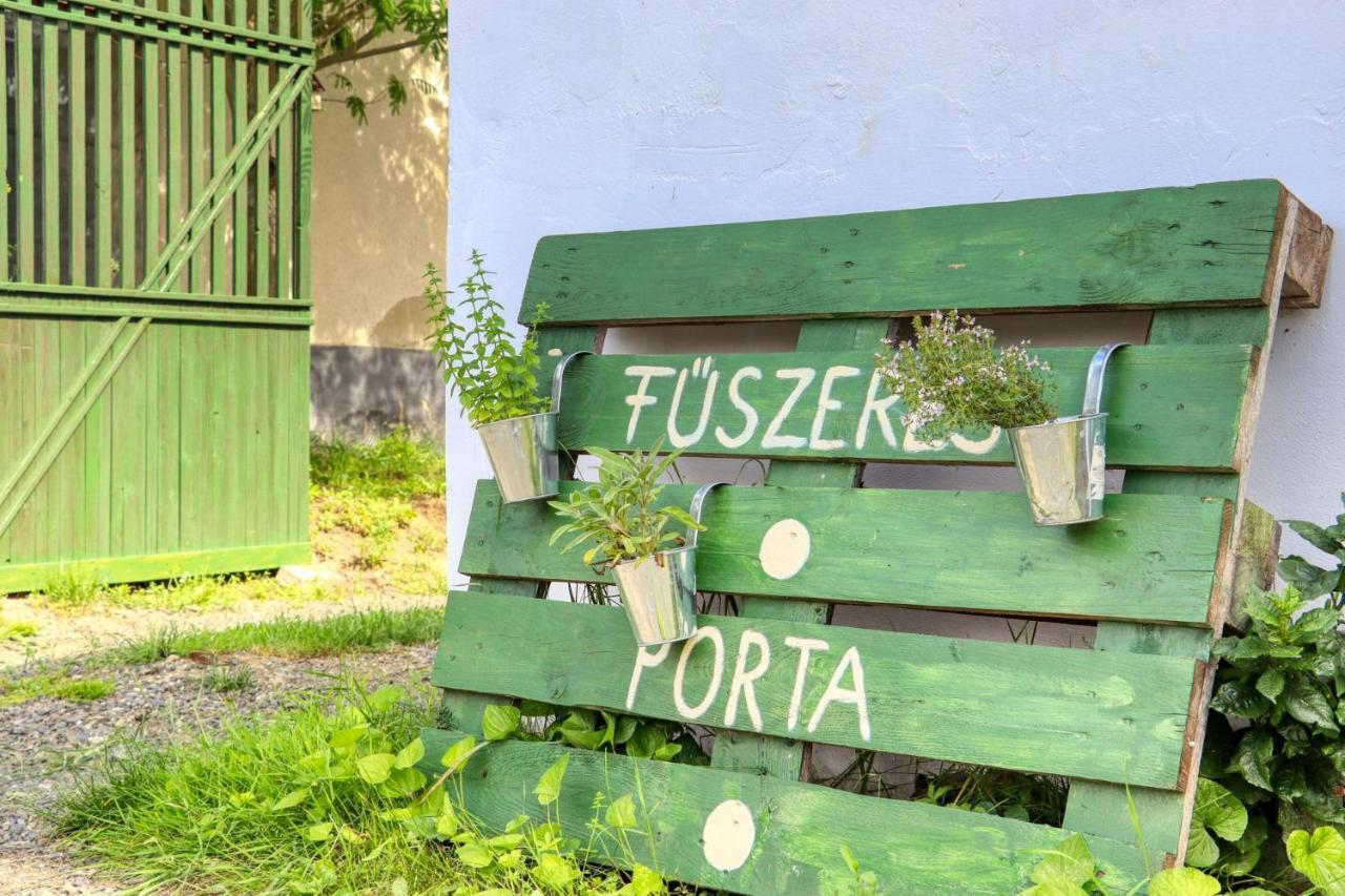 Fuszeres Porta Vila Mihalyfa Exterior foto
